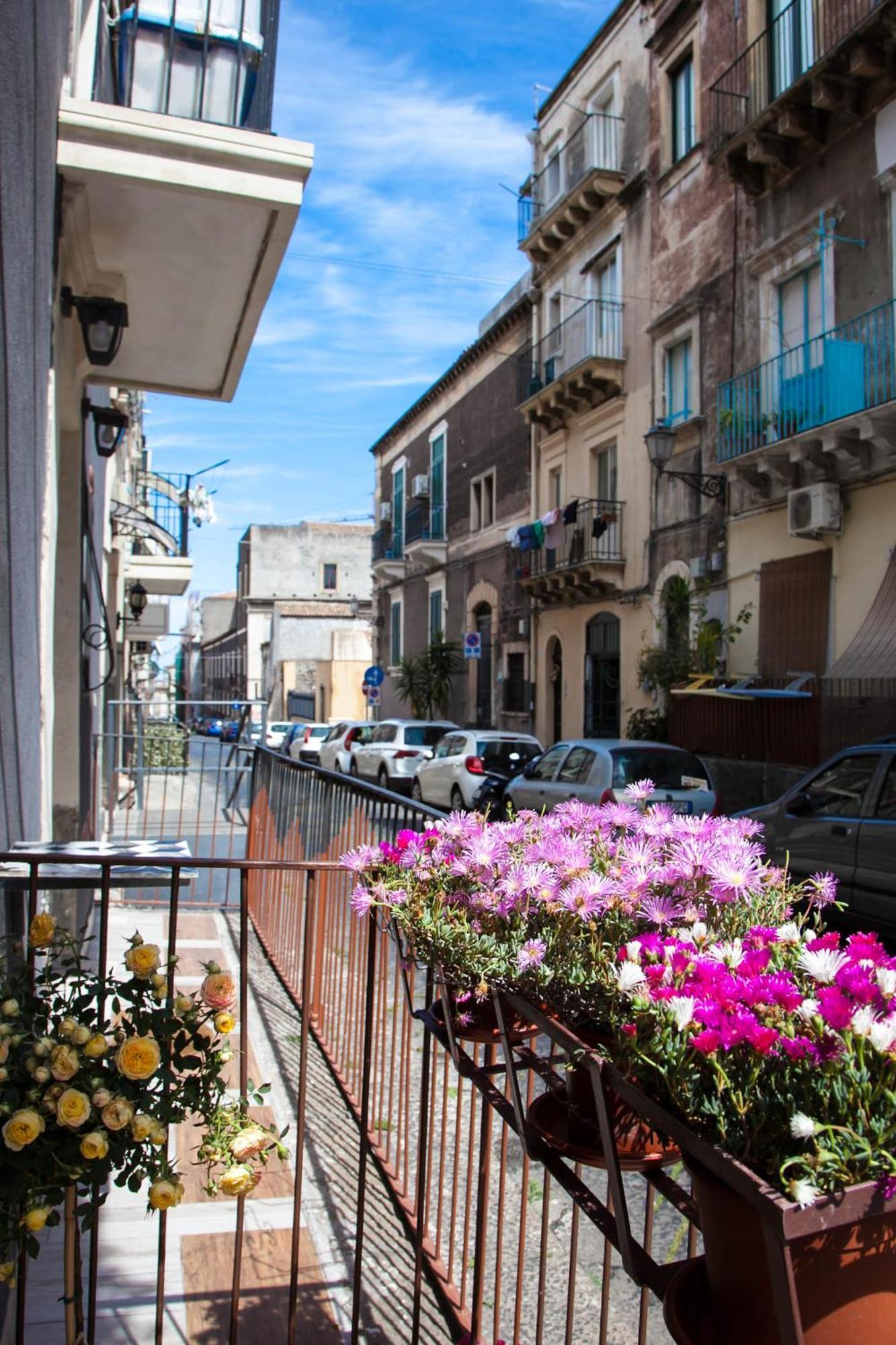 La Casetta In Centro By Sicily In Home Catania Exterior photo