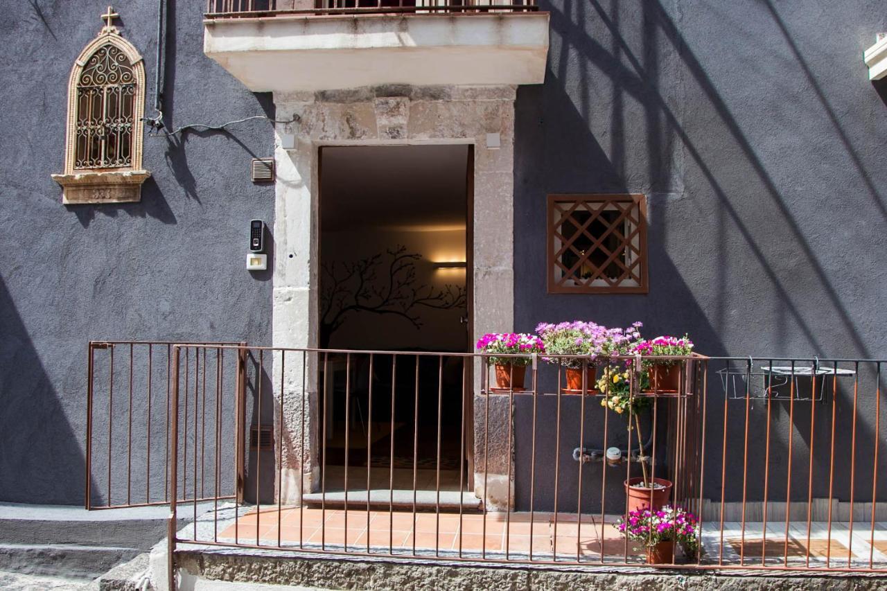 La Casetta In Centro By Sicily In Home Catania Exterior photo